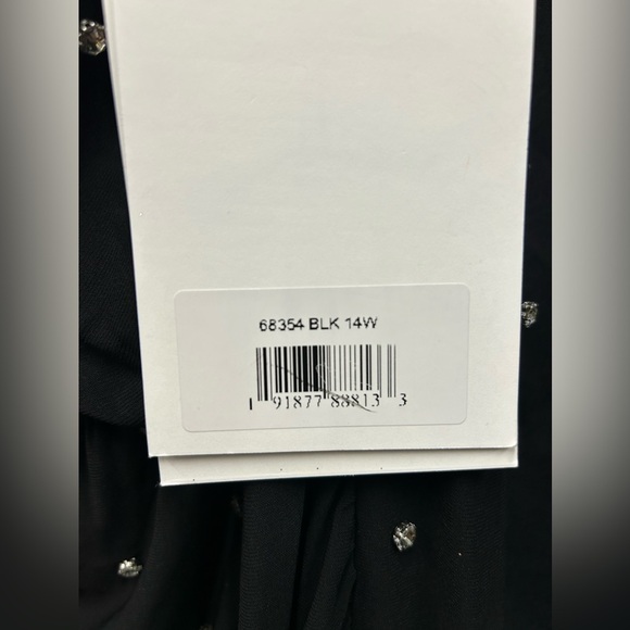 Mac Duggal 68354 NWT Rhinestone Embellished One-sleeve Side Cutout Dress - Picture 9 of 9